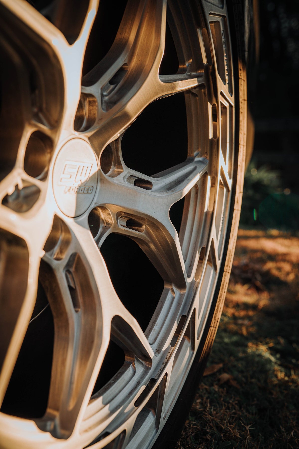 SWF18 forged wheels on a BMW 540i G30, brushed spoke detail