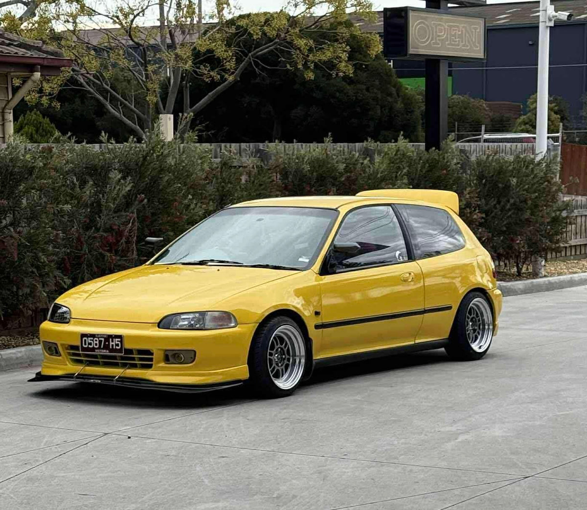 Honda Civic Hatch (EG) on SpeedWorks SW08 15x8 +15 Hyper Black & Machine Lip alloy wheels