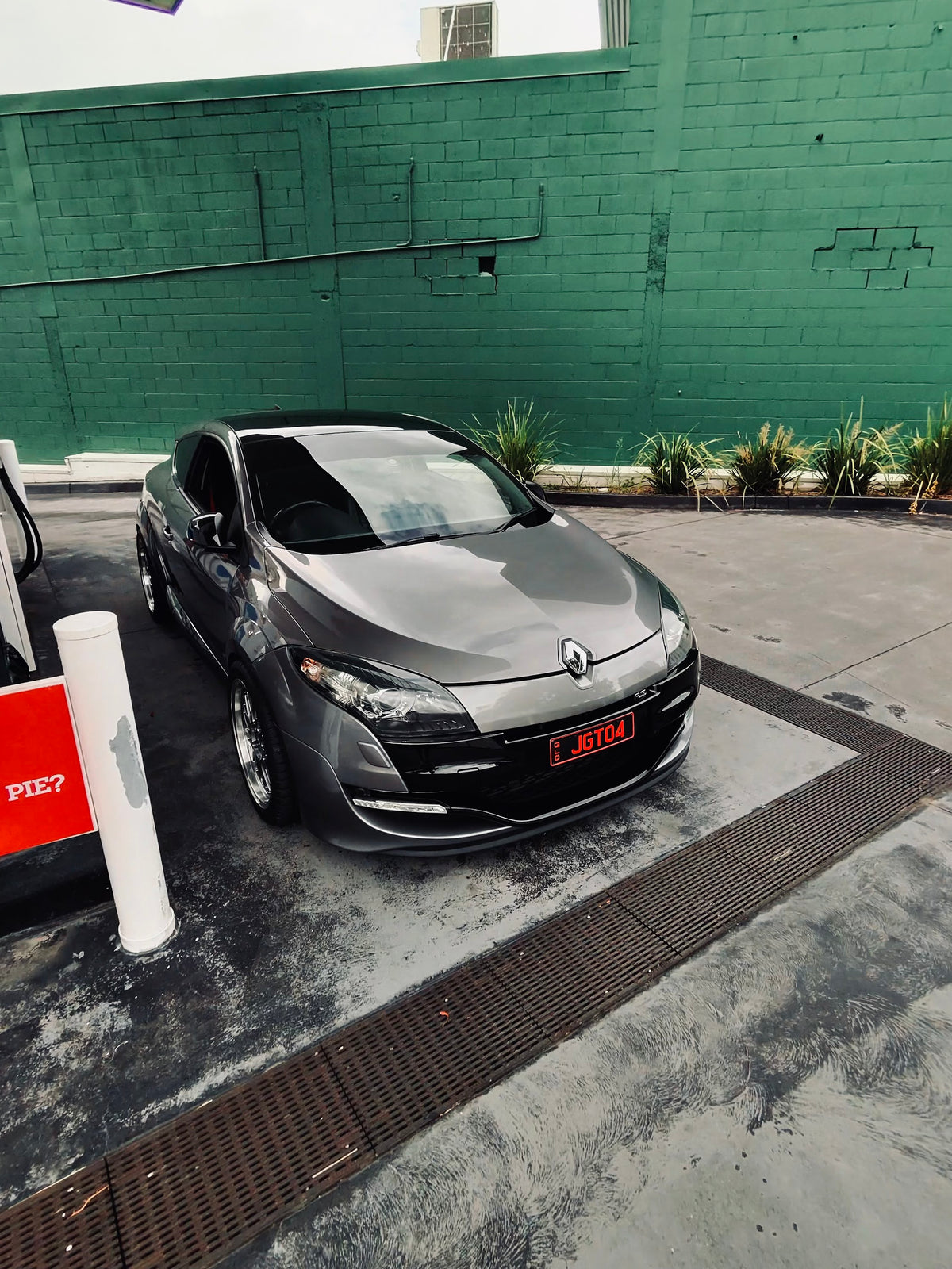 Renault Mégane RS (Mk3) on SpeedWorks SW02 18x8 +35 Hyper Black & Machine Lip alloy wheels, customer photo 3 of 3