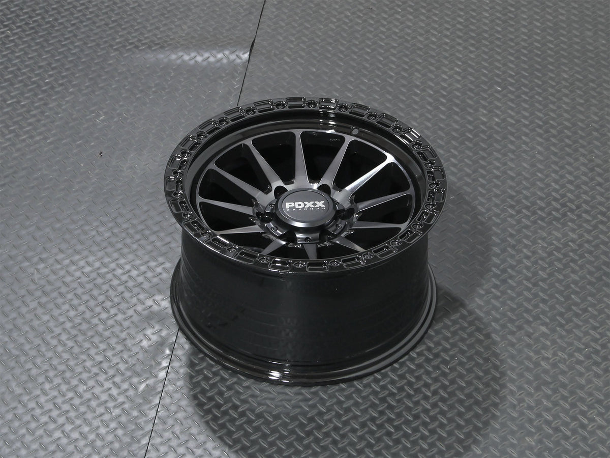 SANDO 17" - Jet Black