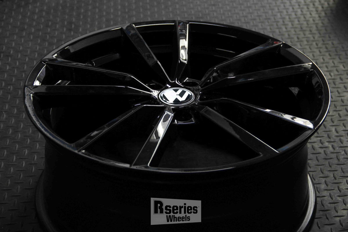 PV209 18" Gloss Black