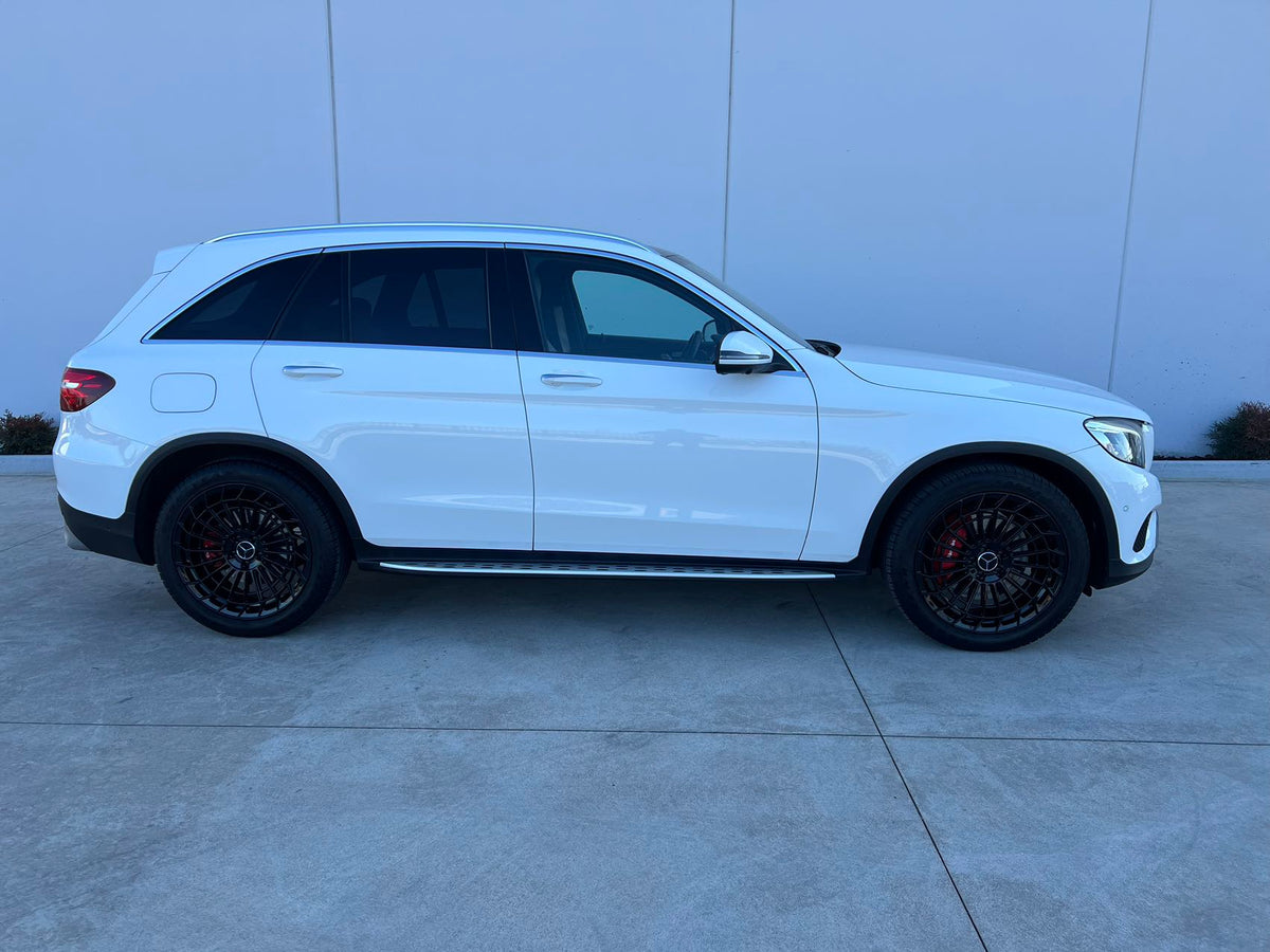 MC877 SF 20" - Gloss Black