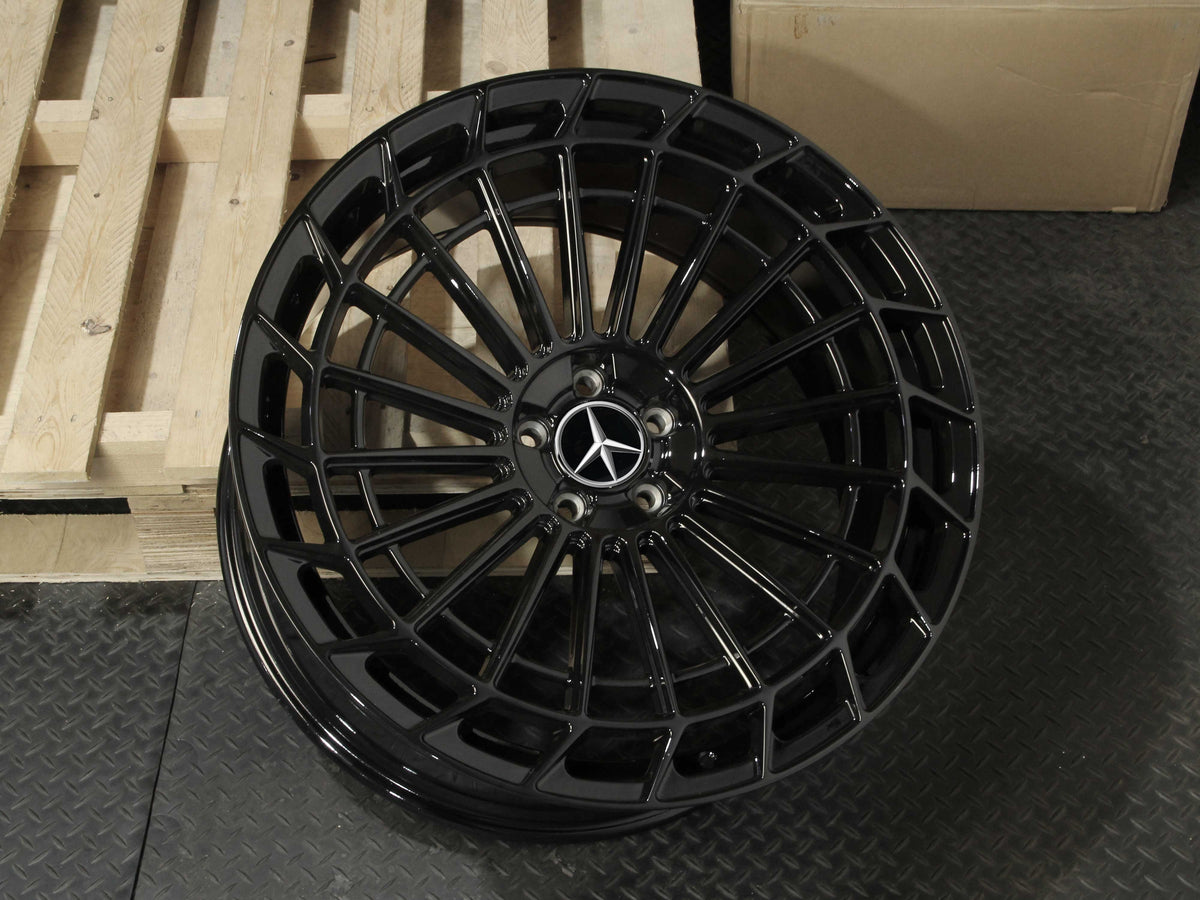 MC877 22" - Gloss Black