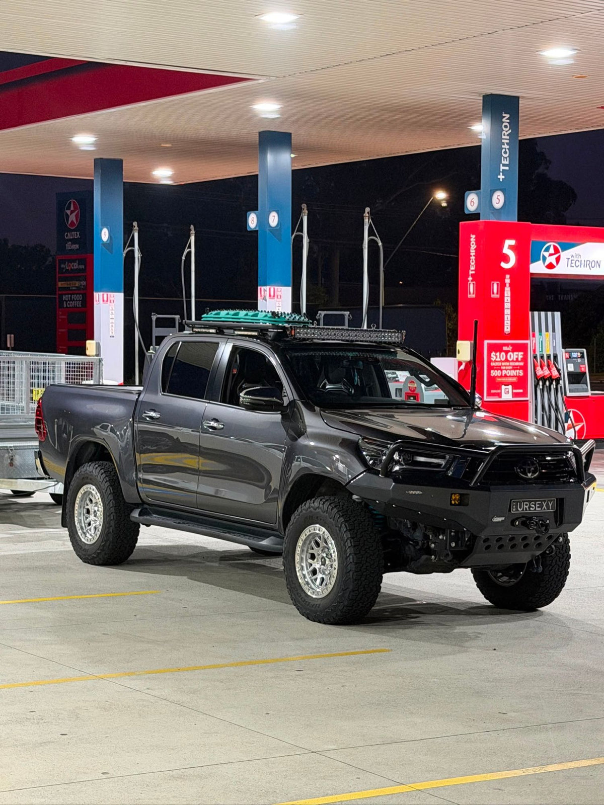 Toyota HiLux (N80) on SpeedWorks SW21 17x9.0 ±0 Machined Silver 4x4 wheels