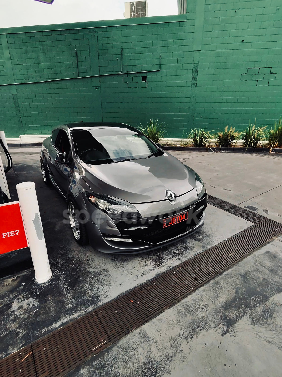 Renault Mégane RS (Mk3) on SpeedWorks SW02 18x8 +35 Hyper Black & Machine Lip alloy wheels, customer photo 3 of 3