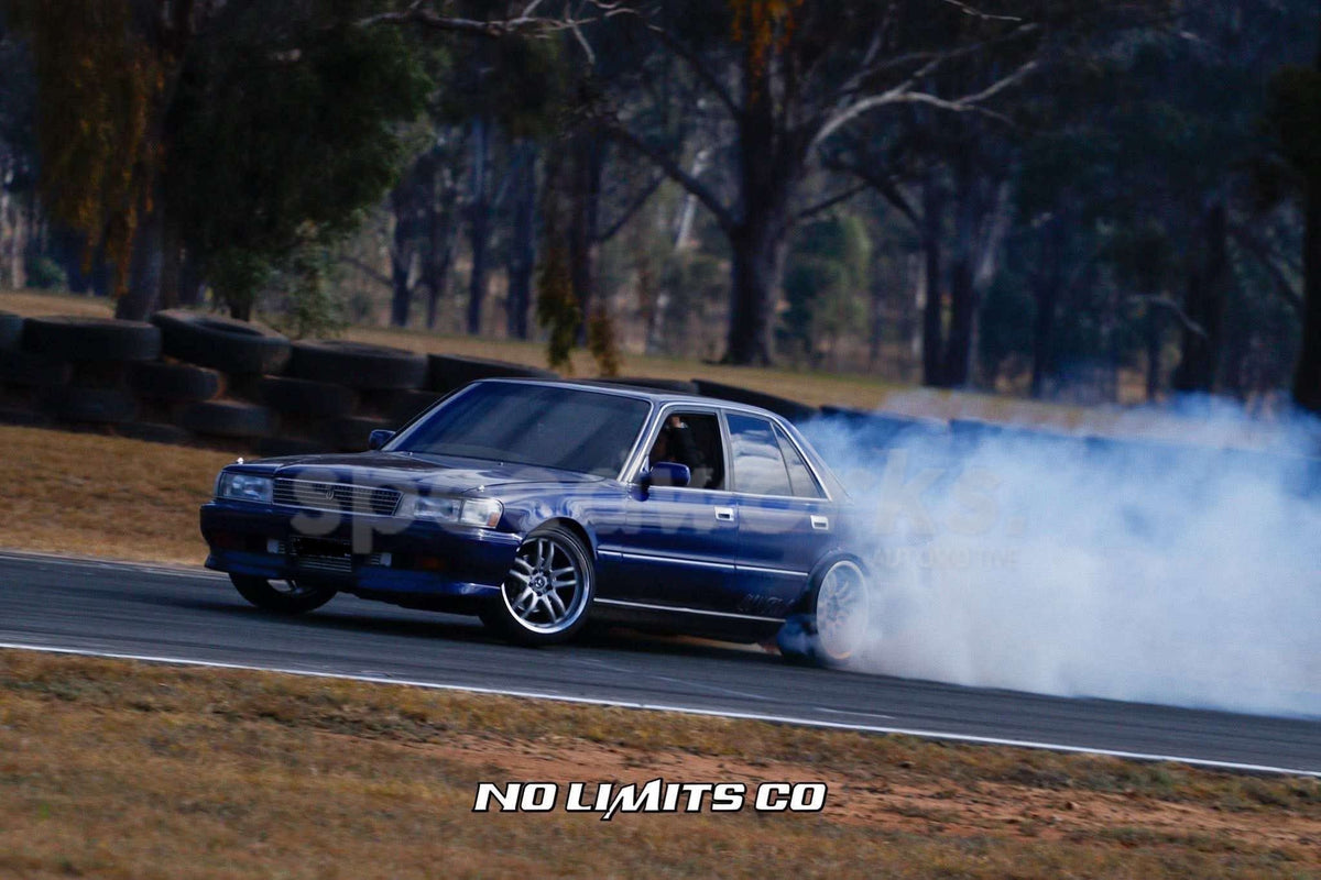 Toyota Cressida (MX83) on SpeedWorks SW12 18x9.5 +22 Hyper Black & Machine Lip alloy wheels, customer photo 2 of 2