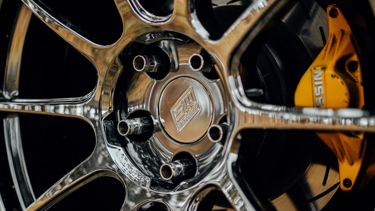 SWF01 forged wheels in Shadow Black Chrome on a purple Nissan Skyline R33, spoke, centre cap and caliper detail