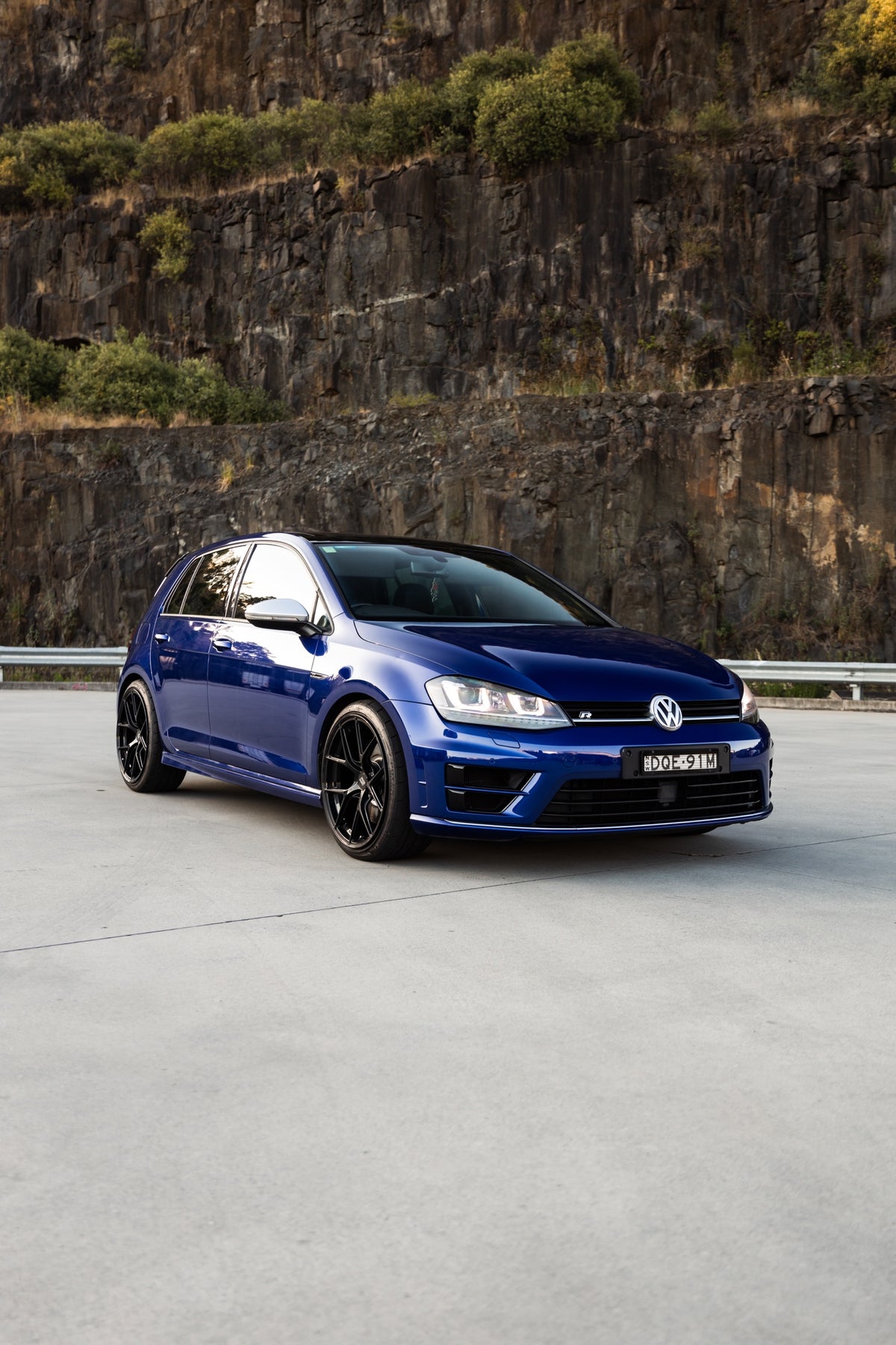 SWF02 forged wheels in Gloss Black on a blue Volkswagen Golf R Mk7, front three-quarter