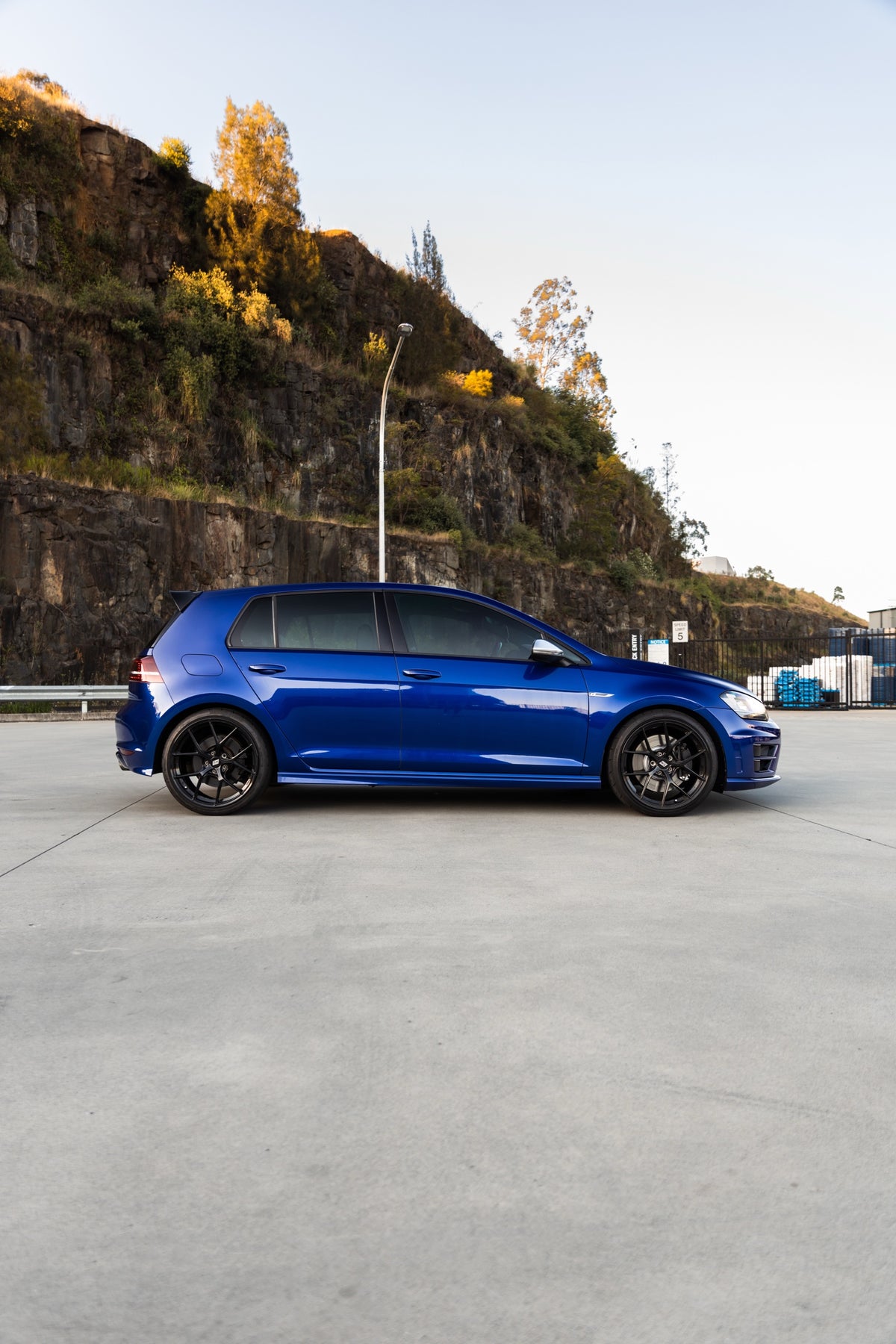 SWF02 forged wheels in Gloss Black on a blue Volkswagen Golf R Mk7, side profile
