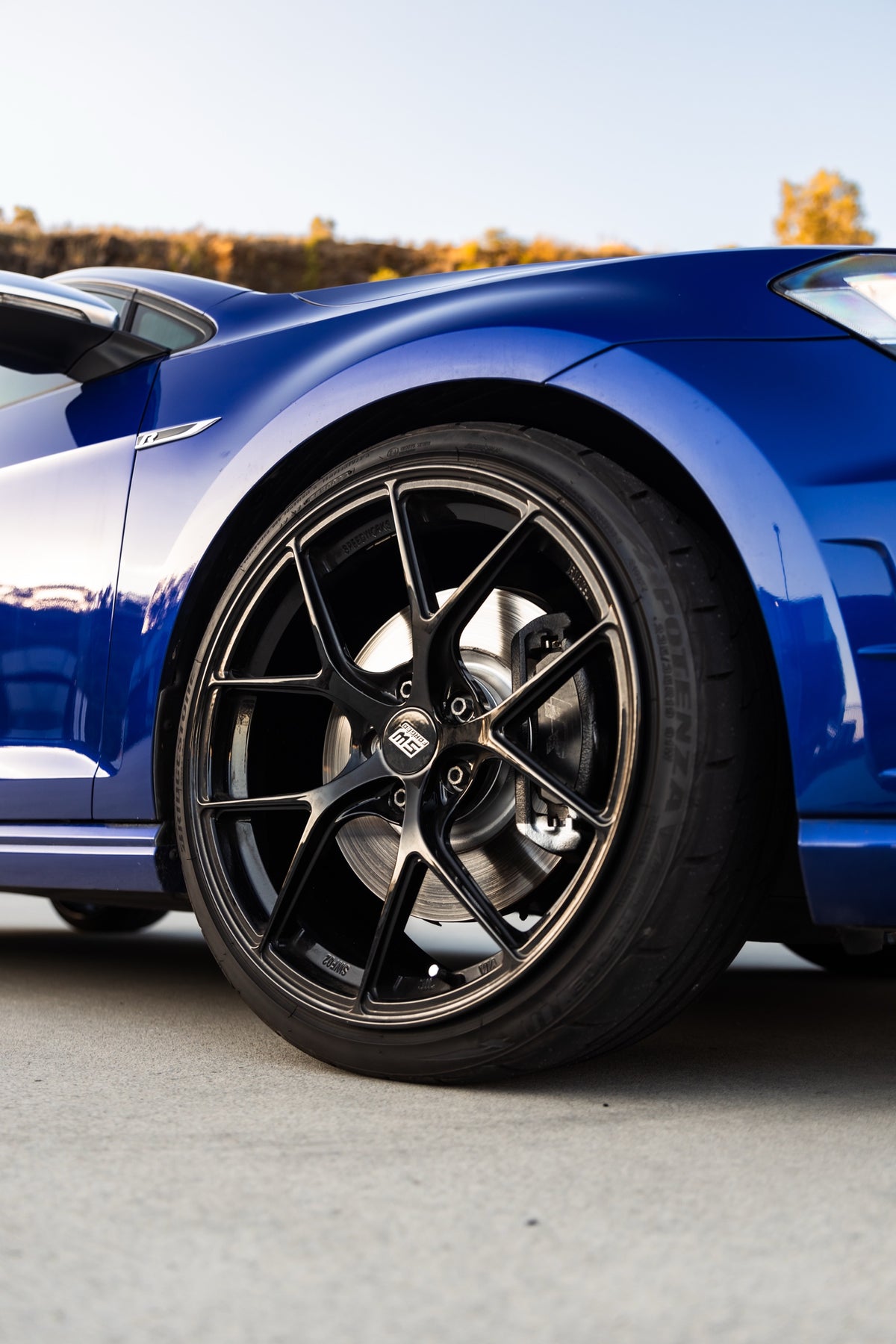 SWF02 forged wheels in Gloss Black on a blue Volkswagen Golf R Mk7, front wheel close-up
