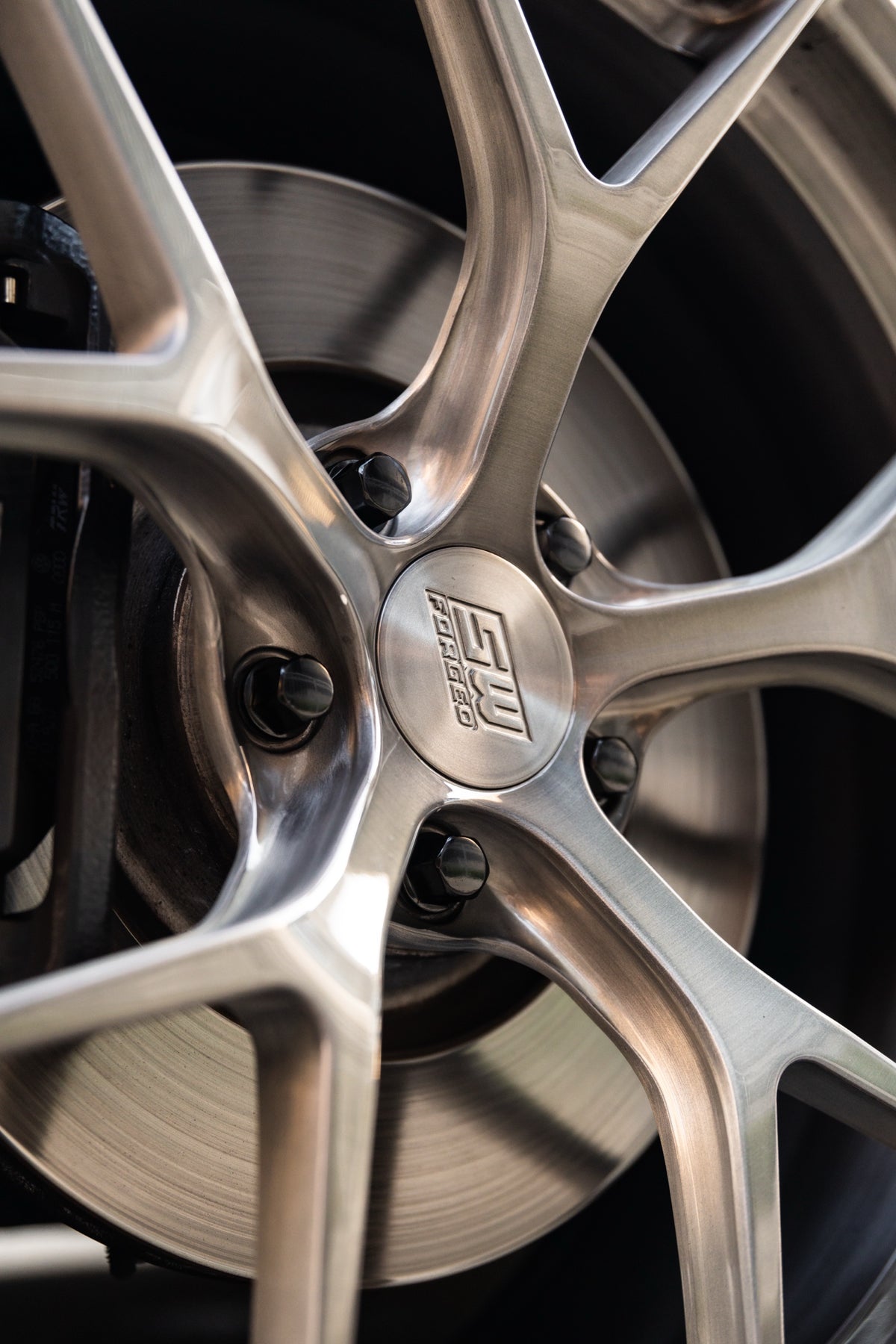 SWF03 forged wheels on a white Volkswagen Golf R Mk7.5 wagon, spoke and centre cap detail