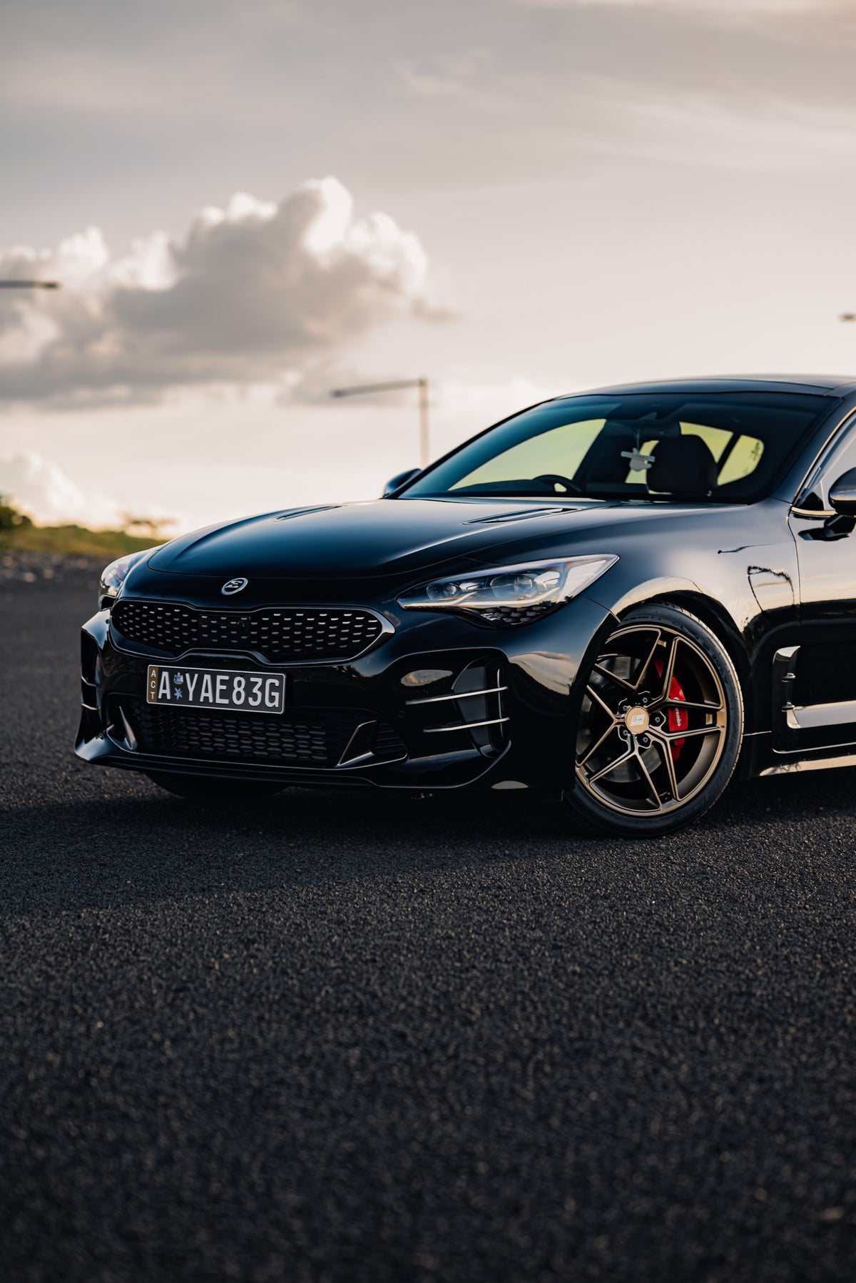 SWF04 forged wheels in Satin Bronze on a black Kia Stinger, front three-quarter