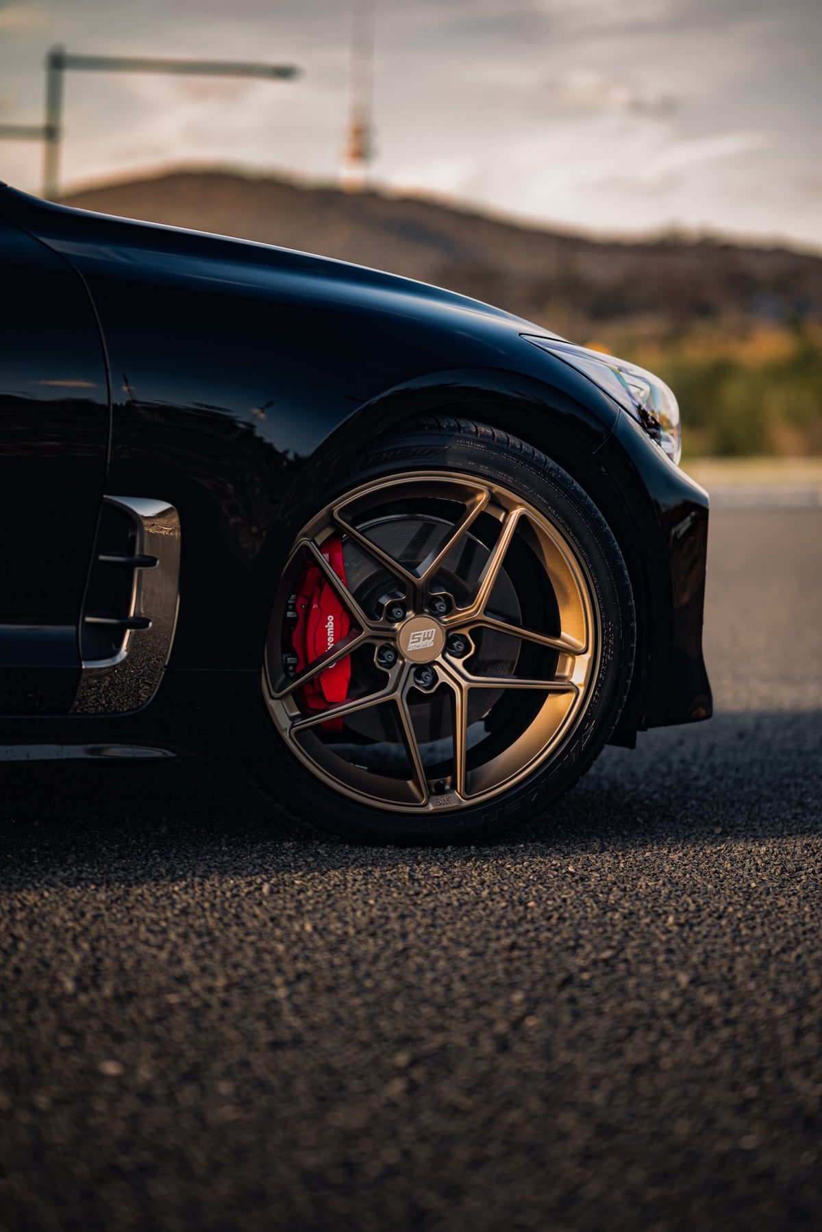 SWF04 forged wheels in Satin Bronze on a black Kia Stinger, front wheel close-up