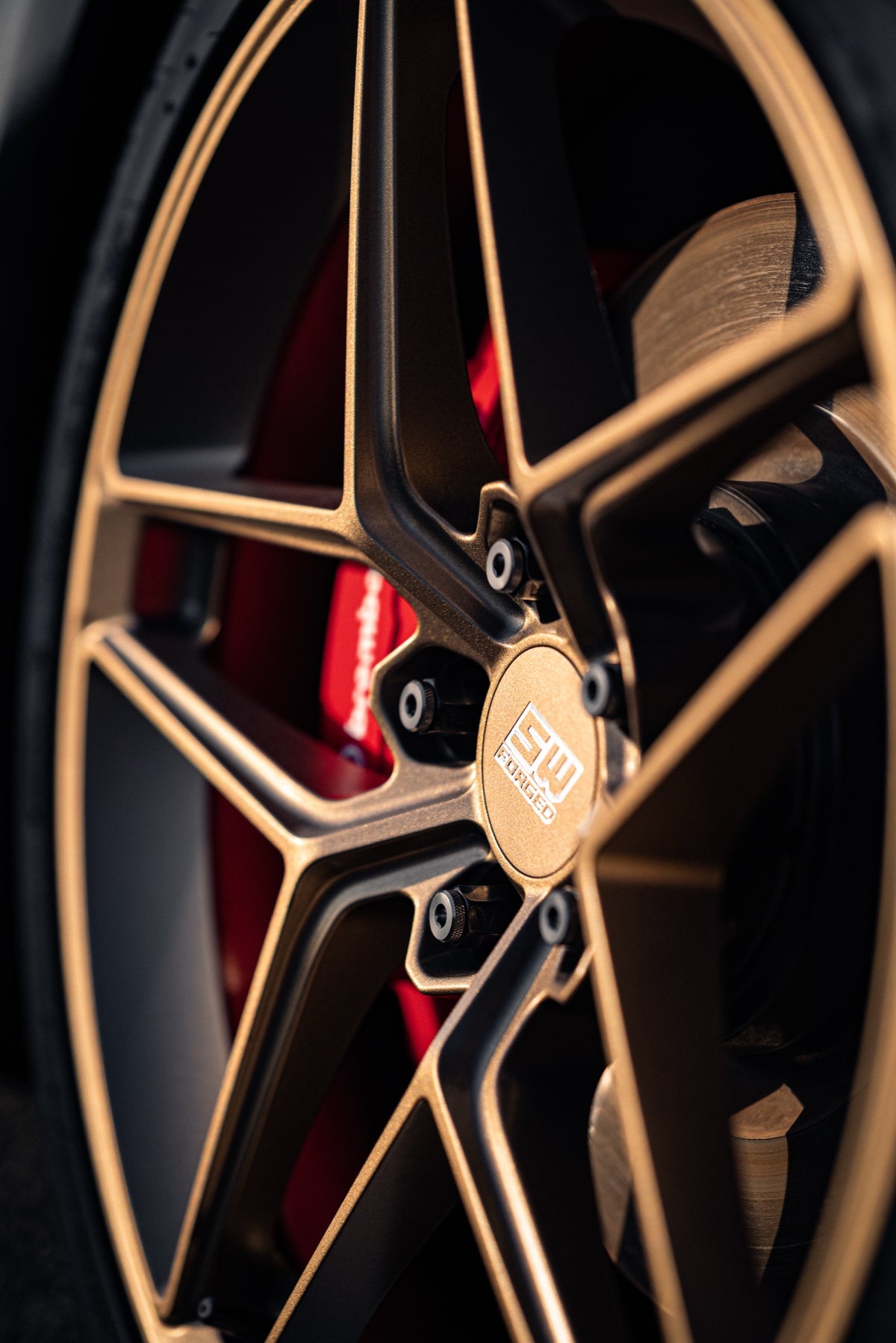 SWF04 forged wheels in Satin Bronze on a black Kia Stinger, spoke and centre cap detail