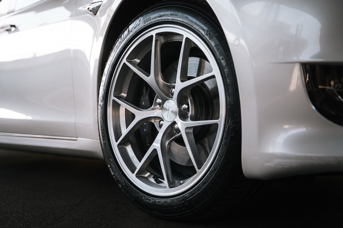 SWF07 forged wheels on a Tesla Model S, front wheel close-up