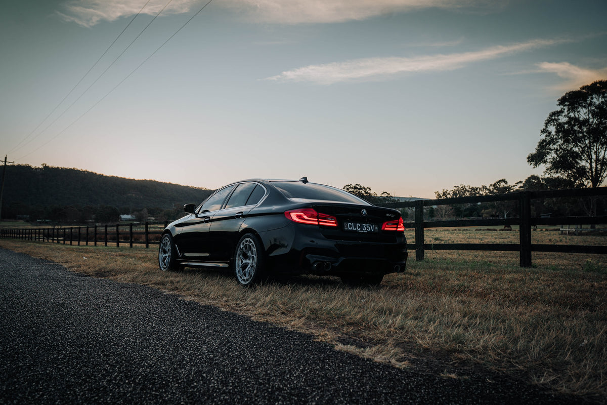 SWF18 forged wheels on a BMW 540i G30, rear three-quarter