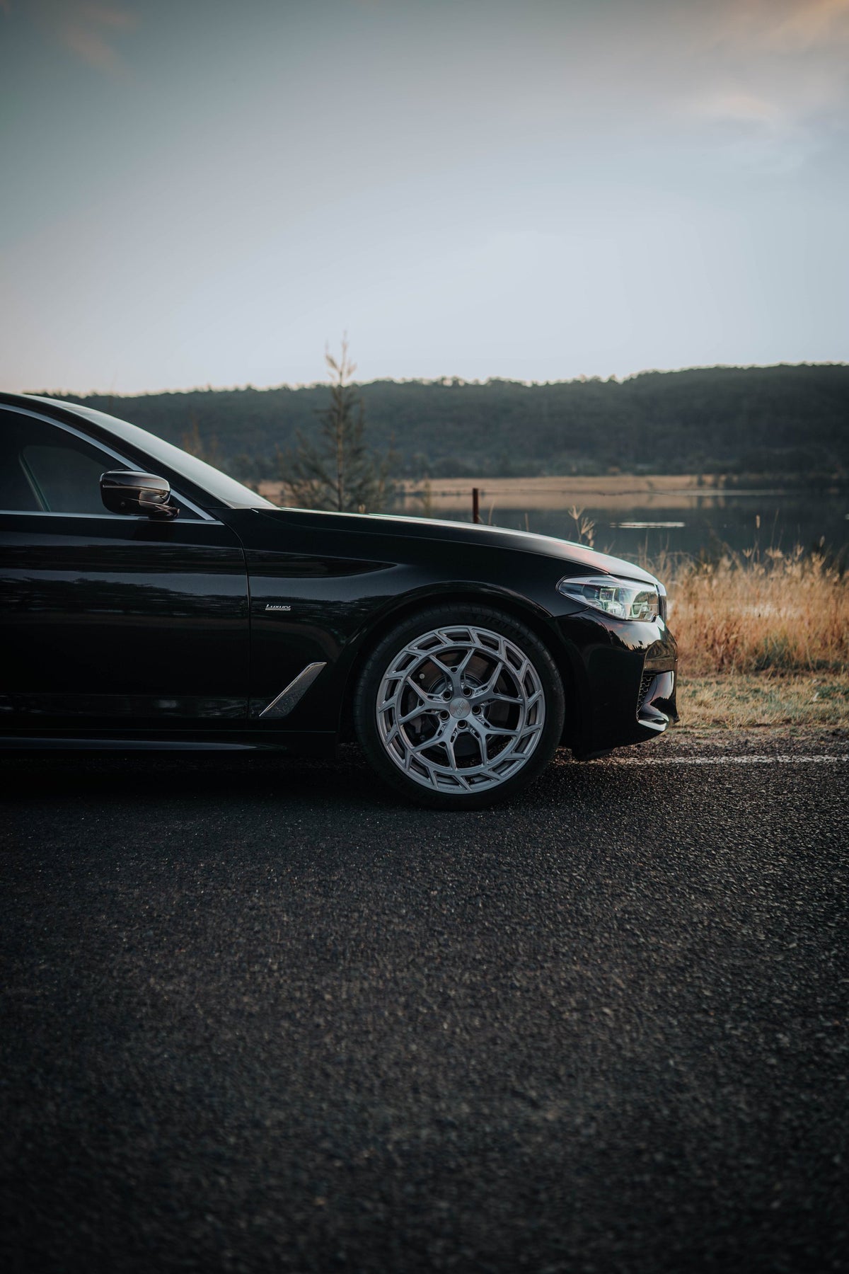 SWF18 forged wheels on a BMW 540i G30, side profile